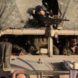 Le fonds norvégien considère que la vente d'équipement militaire à l'Etat hébreu est susceptible de constituer une complicité de violation des droits humains, dans le cadre de l'offensive israélienne dans la bande de Gaza. (archive) KEYSTONE/EPA/ATEF SAFADI